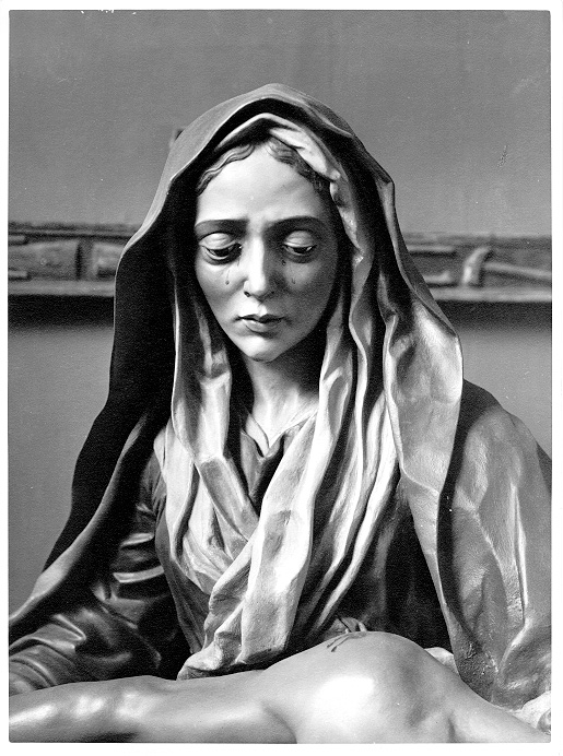 Piedad restaurada.jpg (164279 bytes)